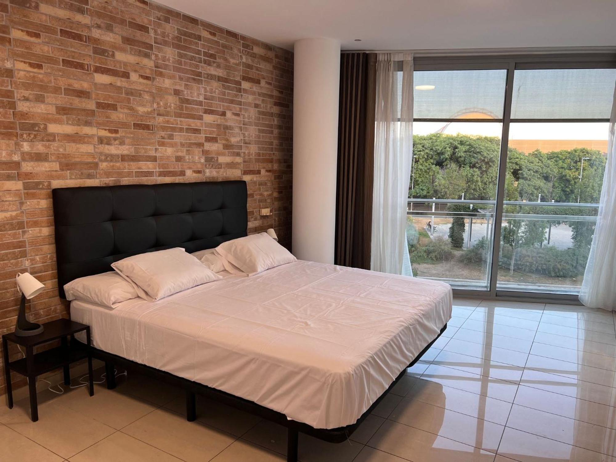 Fira Gran Via 2 - Private Rooms In A Shared Apartment - Habitaciones Privadas En Apartamento Compartido L'Hospitalet de Llobregat Exterior photo