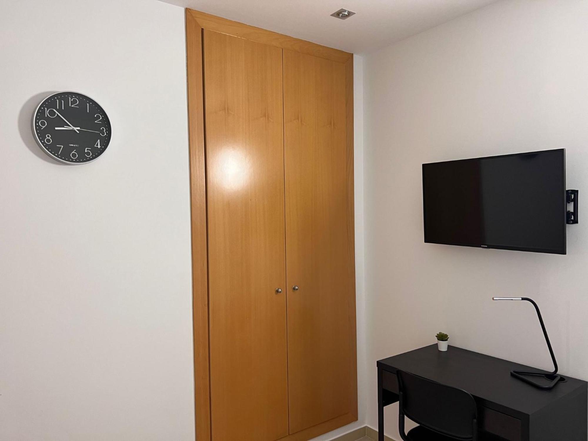 Fira Gran Via 2 - Private Rooms In A Shared Apartment - Habitaciones Privadas En Apartamento Compartido L'Hospitalet de Llobregat Exterior photo