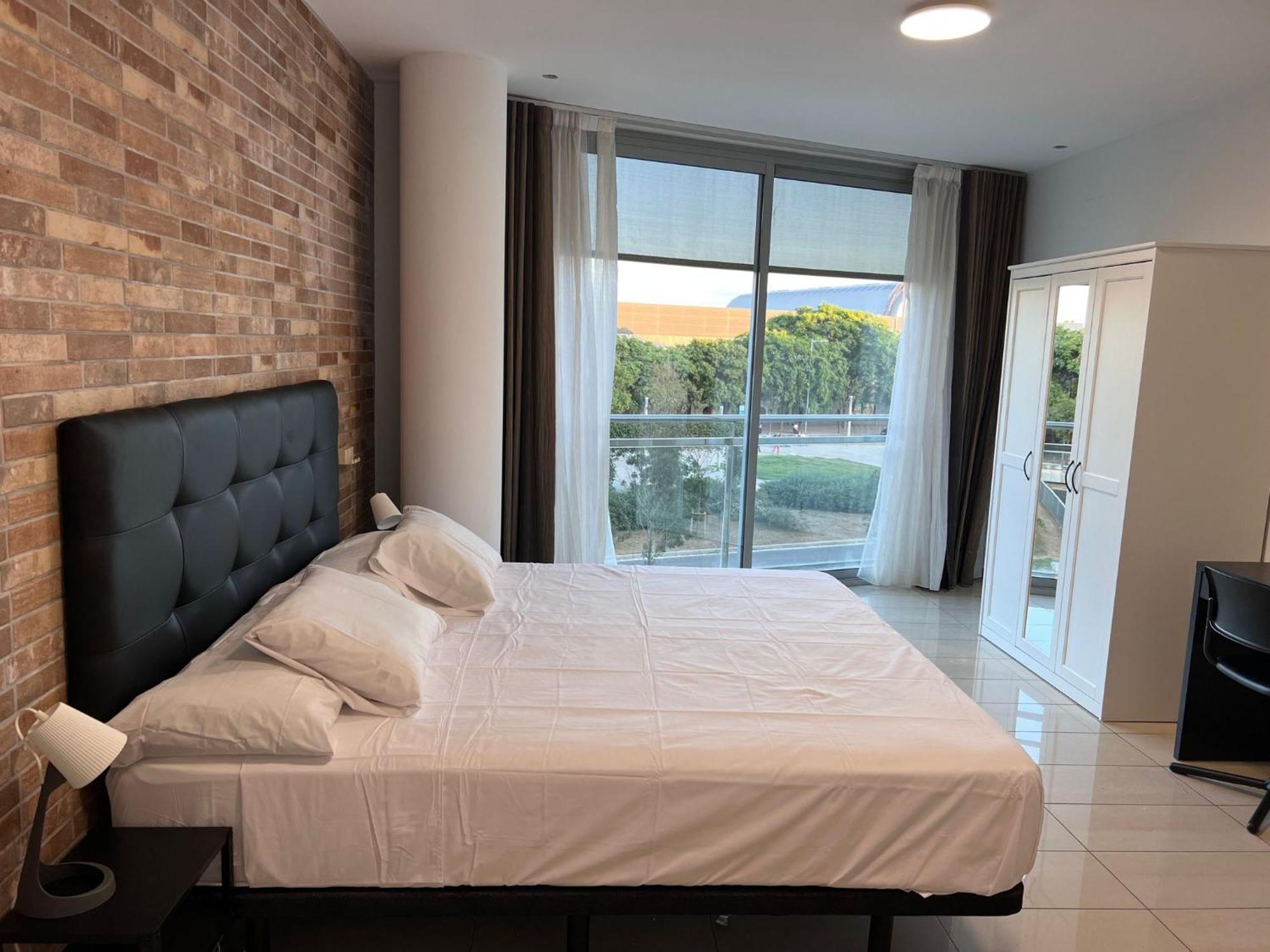 Fira Gran Via 2 - Private Rooms In A Shared Apartment - Habitaciones Privadas En Apartamento Compartido L'Hospitalet de Llobregat Exterior photo