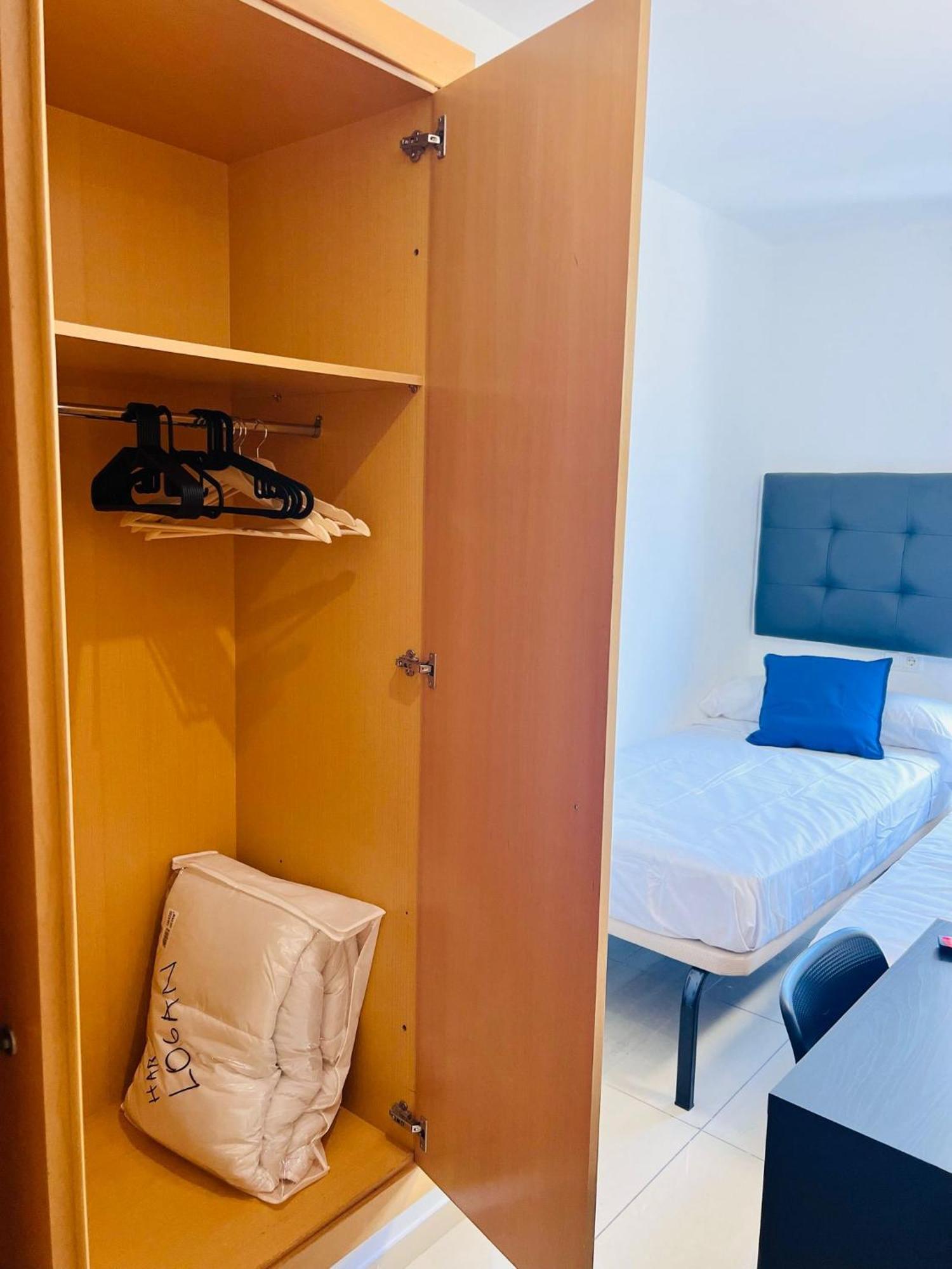 Fira Gran Via 2 - Private Rooms In A Shared Apartment - Habitaciones Privadas En Apartamento Compartido L'Hospitalet de Llobregat Exterior photo