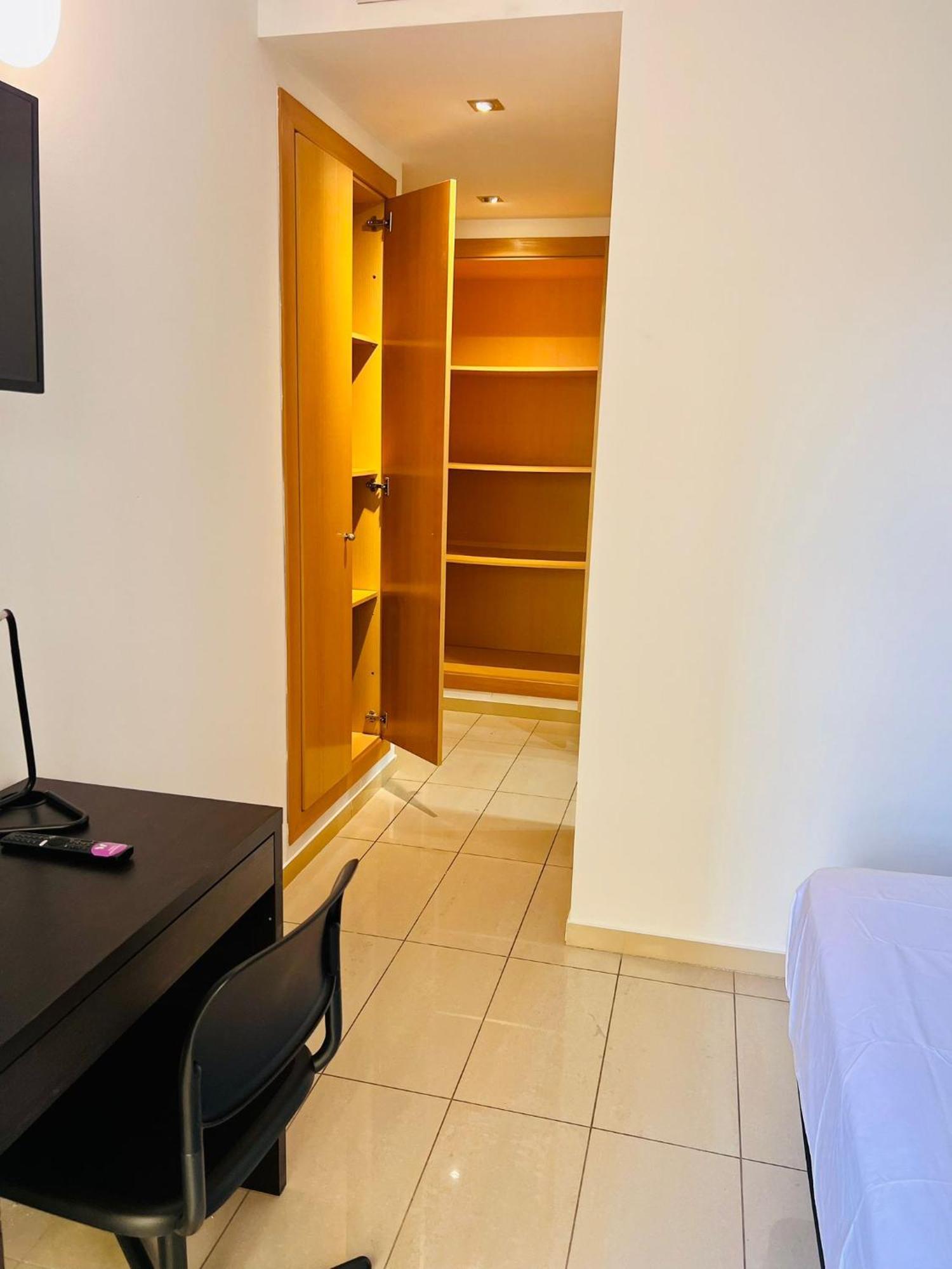 Fira Gran Via 2 - Private Rooms In A Shared Apartment - Habitaciones Privadas En Apartamento Compartido L'Hospitalet de Llobregat Exterior photo