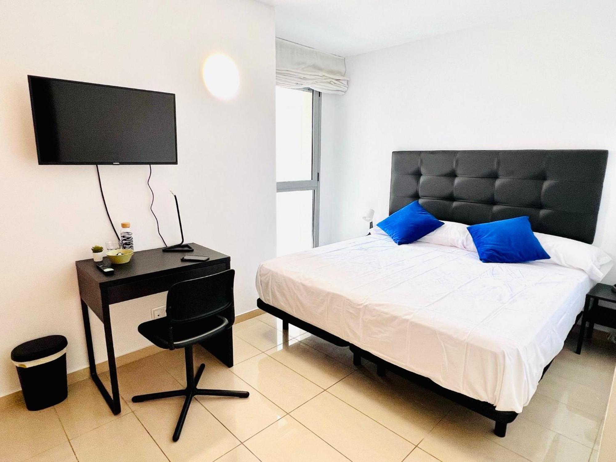 Fira Gran Via 2 - Private Rooms In A Shared Apartment - Habitaciones Privadas En Apartamento Compartido L'Hospitalet de Llobregat Exterior photo